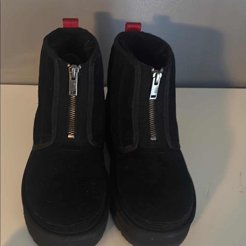 NIB UGG WOMANS NEUMEL ZIP PLATFORM ANKLE BOOTS SIZE 7